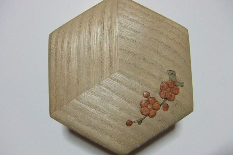 桐象嵌六陵箱: 梅とウグイス